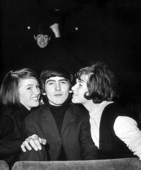 18 Amazing Beatles Photobombs