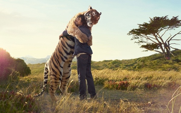 7-tiger-hugging-man