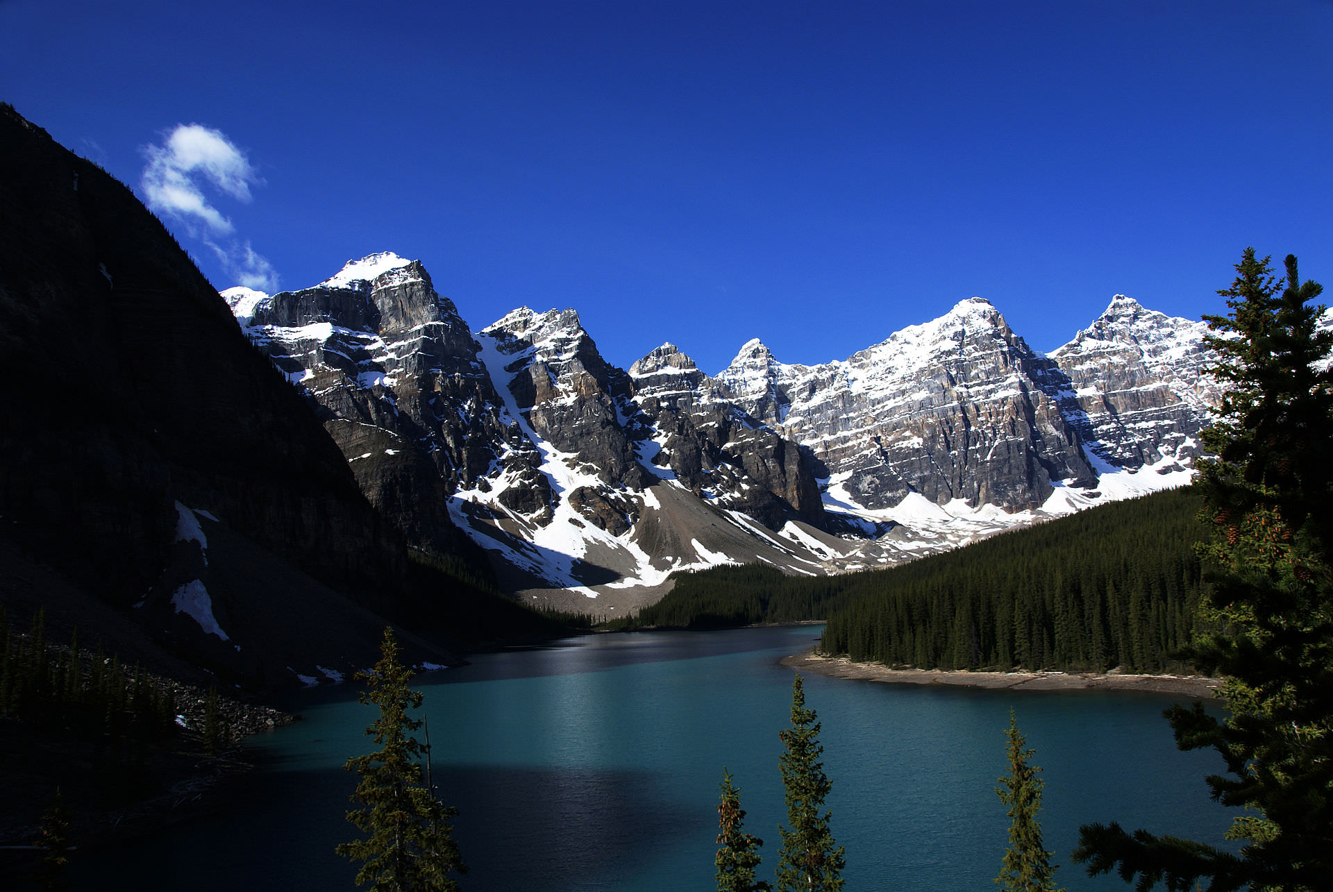 Moraine_Lake_Alberta_Canada