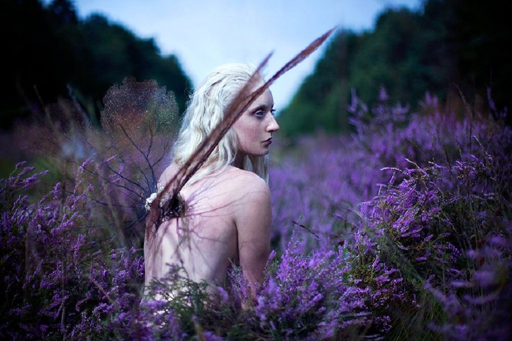 Photographer Honours Late Mother Through Amazing Wonderland-Inspired Photography Project