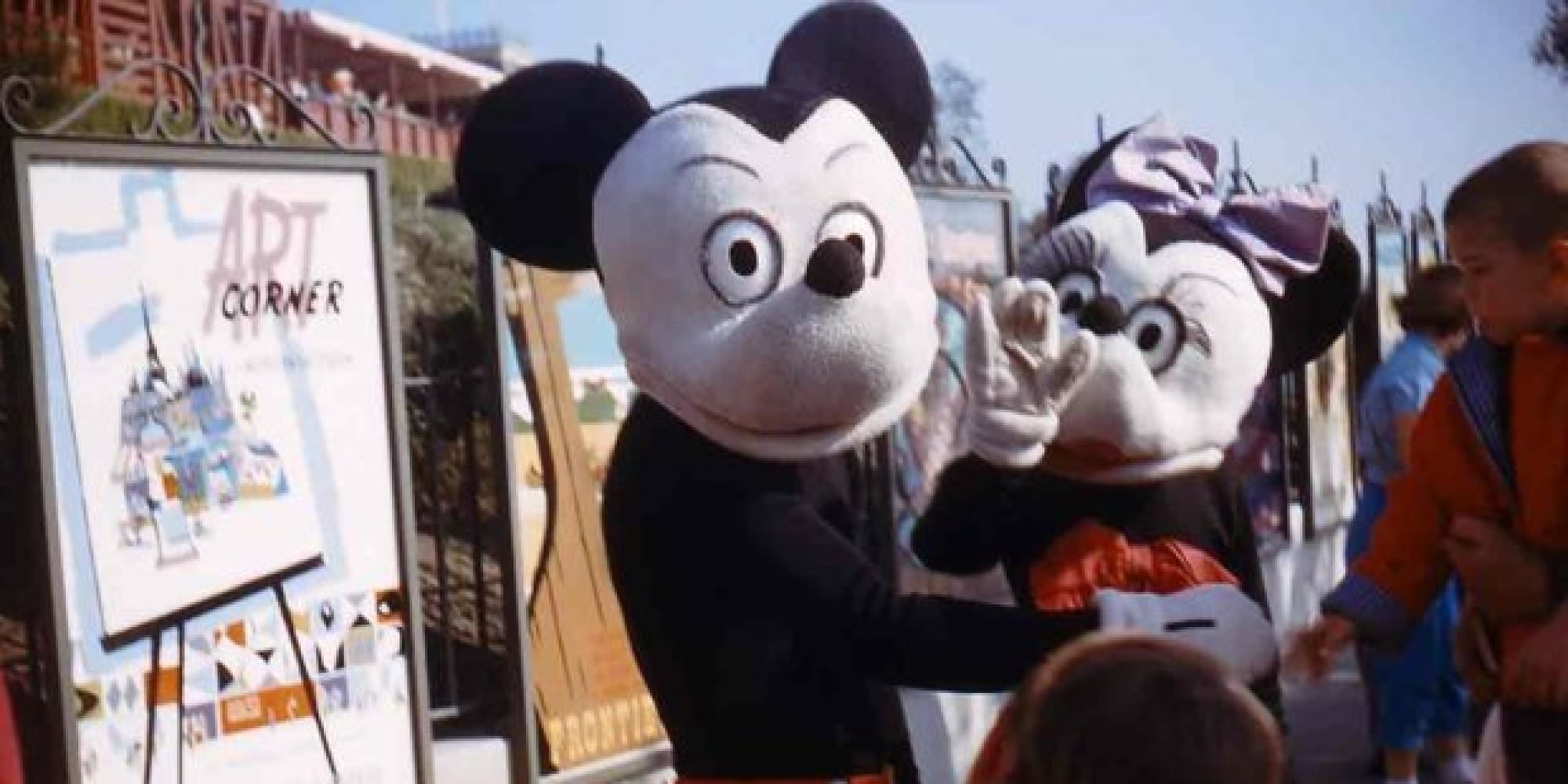 12 Creepy Vintage Disneyland Photos That Will Give You Goosebumps