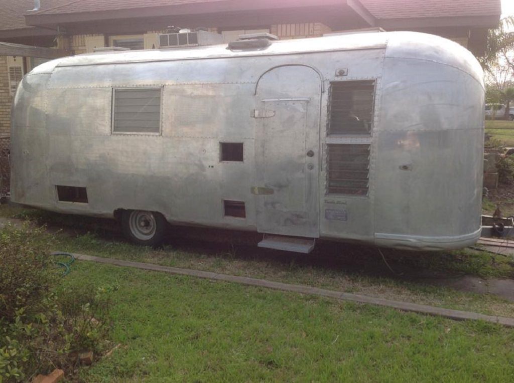 Jobless Woman Found A Dumped Junkyard Camper But What She Did to It Was Genius!