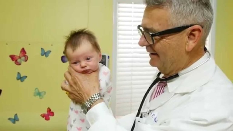 Paediatrician Demonstrates Way To Calm A Crying Baby in Just 5 Seconds