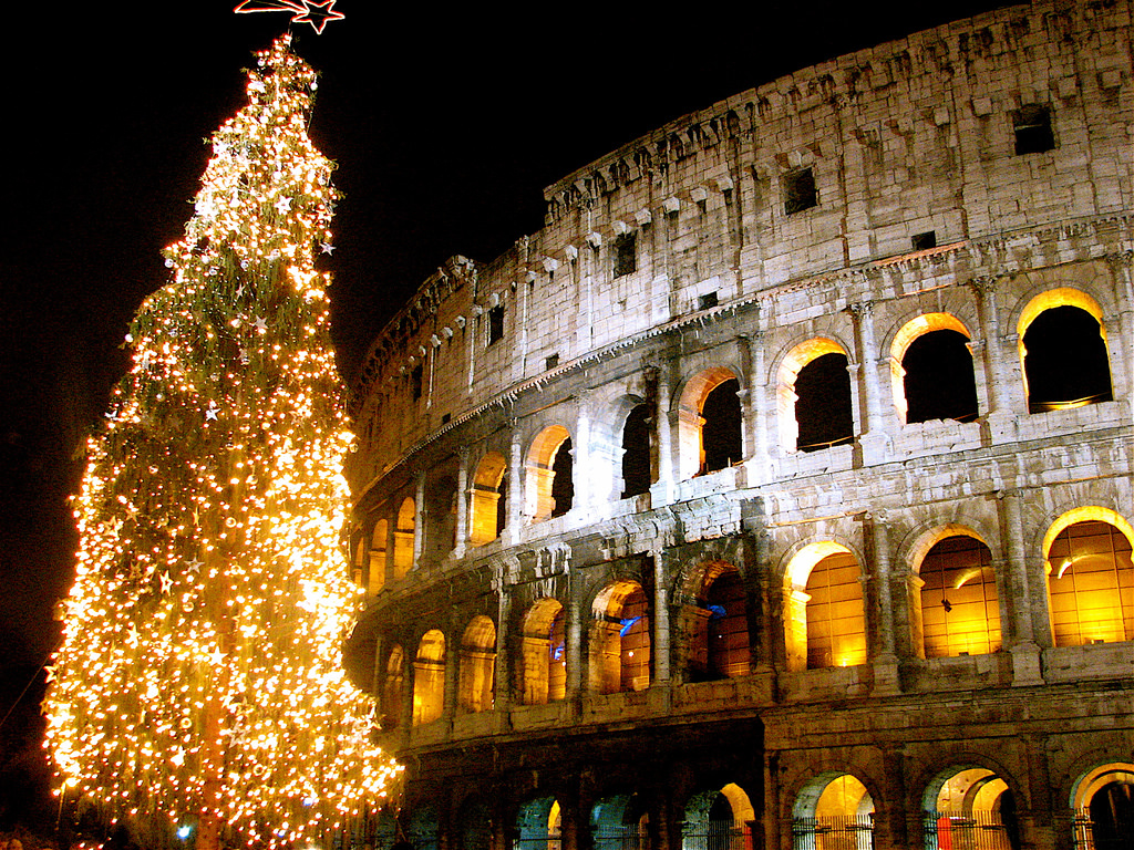 10 Great Festive Pictures of Christmas Around The World To Put You In The Mood