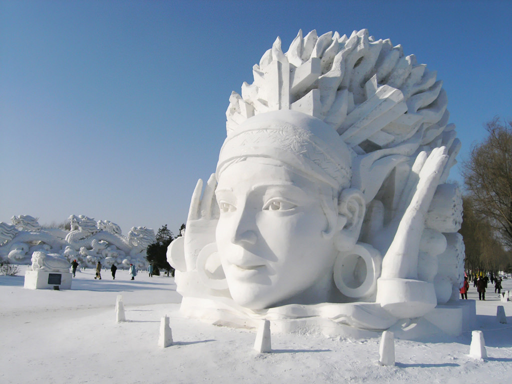 Quick! Look at These 17 Epic Ice Sculptures Before They Melt Forever! 13