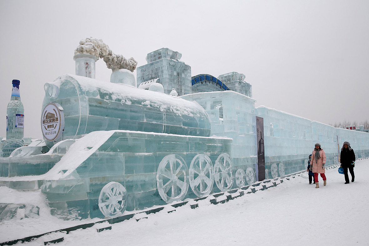 Quick! Look at These 17 Epic Ice Sculptures Before They Melt Forever! 9