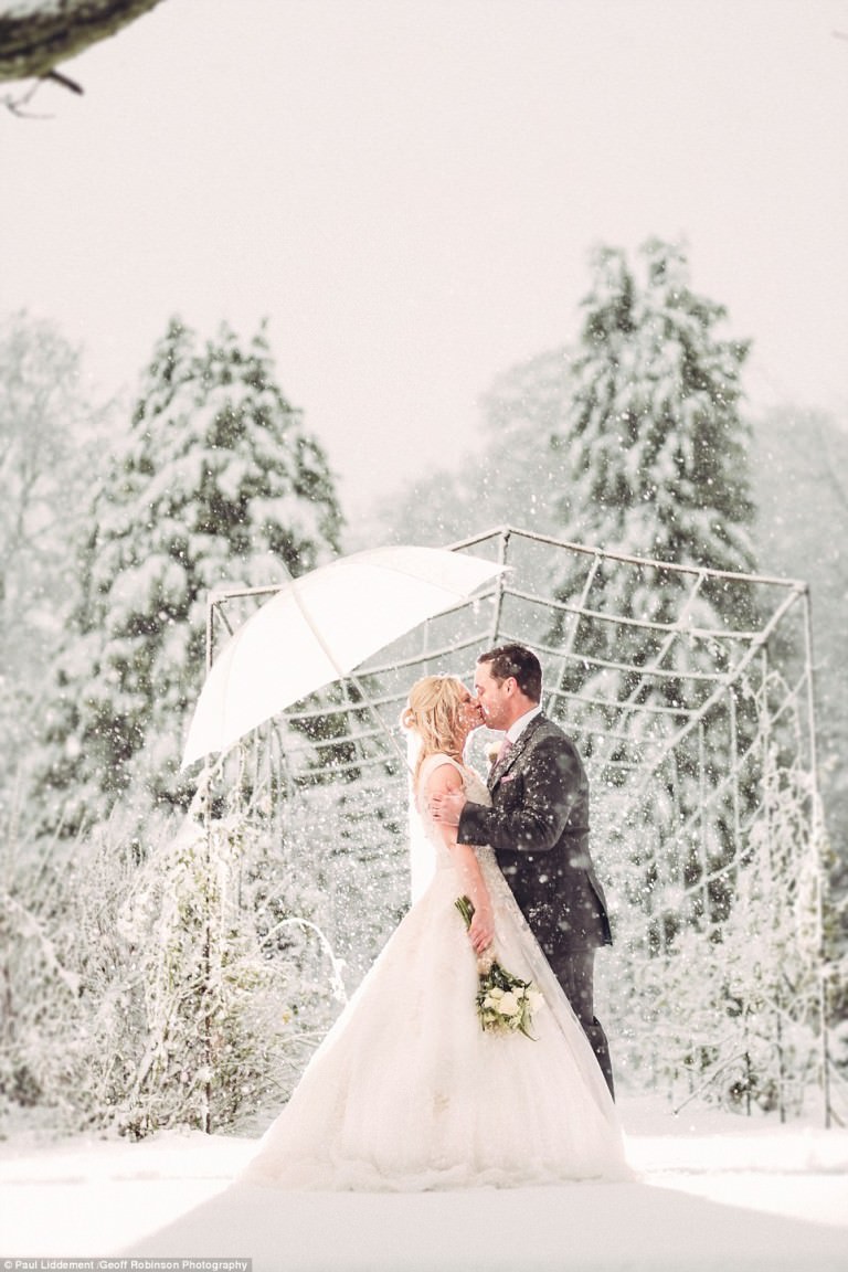 Lucky Couple Had A Real White Wedding In The Middle Of A Blizzard