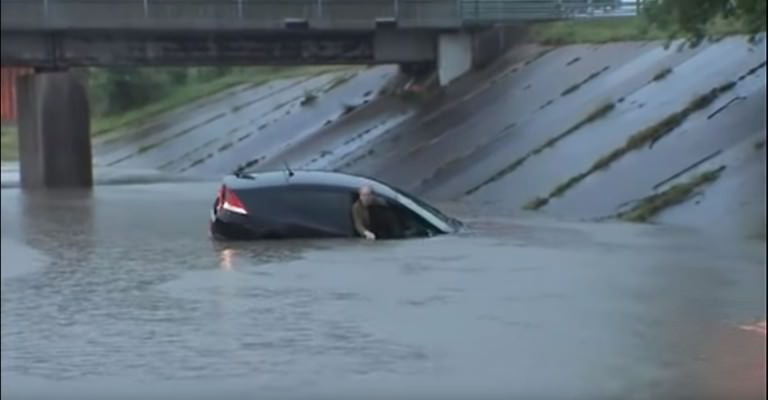 Reporter Doesn’t Know What Lies Ahead As He Saves Drowning Driver In This Dramatic Video!