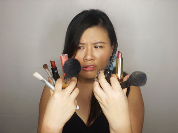 15 Signs You’re Stuck in a Make-Up Rut