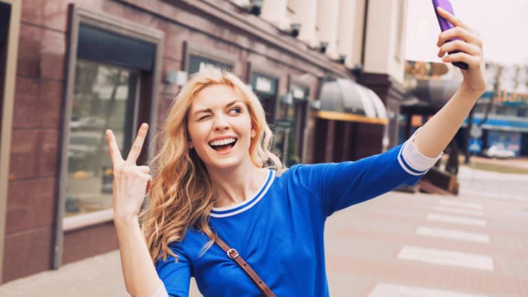 12 Signs You’re Completely Addicted To Taking Selfies